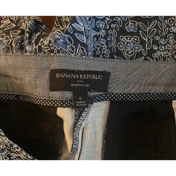 Banana Republic Blue Floral Hampton‎ Fit Cotton Shorts - Size 6 - Picture 3 of 3